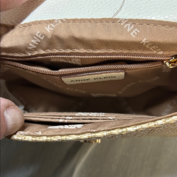 Ann Klein White and Tan Crossbody Bag - Picture 2 of 3